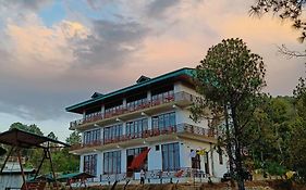 Lap Of Himalayas Resort